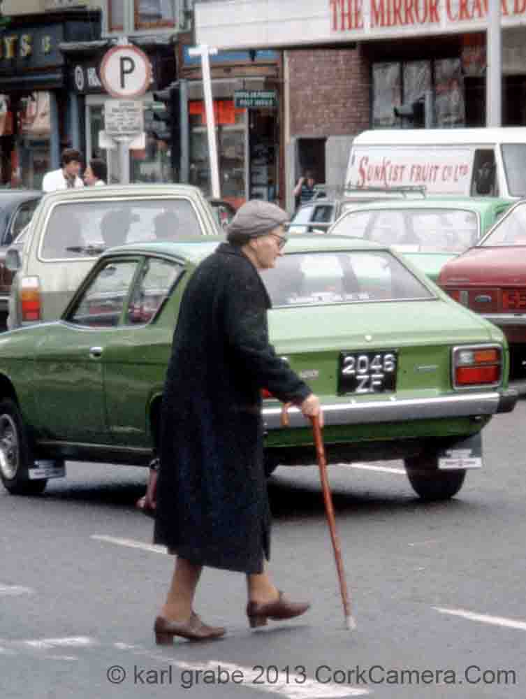 s03kg46c Capitol Cinema Grand Parade Cork Lady